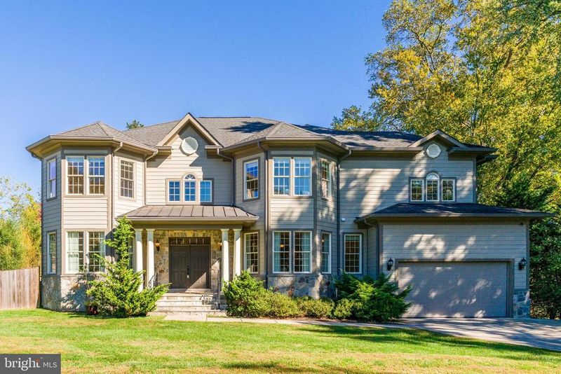 829 Golden Arrow St, Great Falls, VA 22066