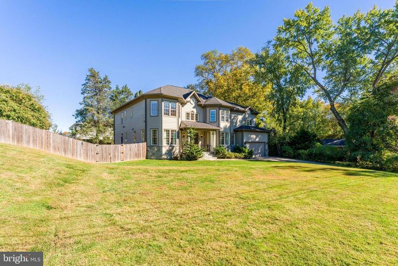 829 Golden Arrow St, Great Falls, VA 22066