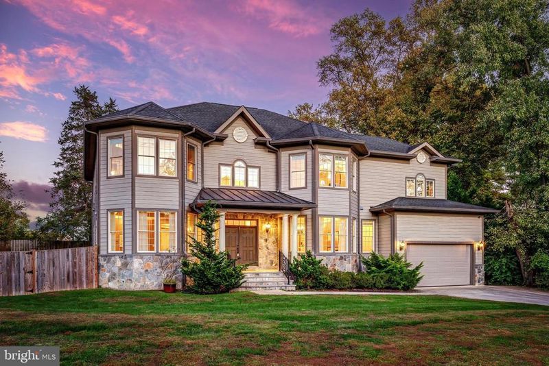 829 Golden Arrow St, Great Falls, VA 22066