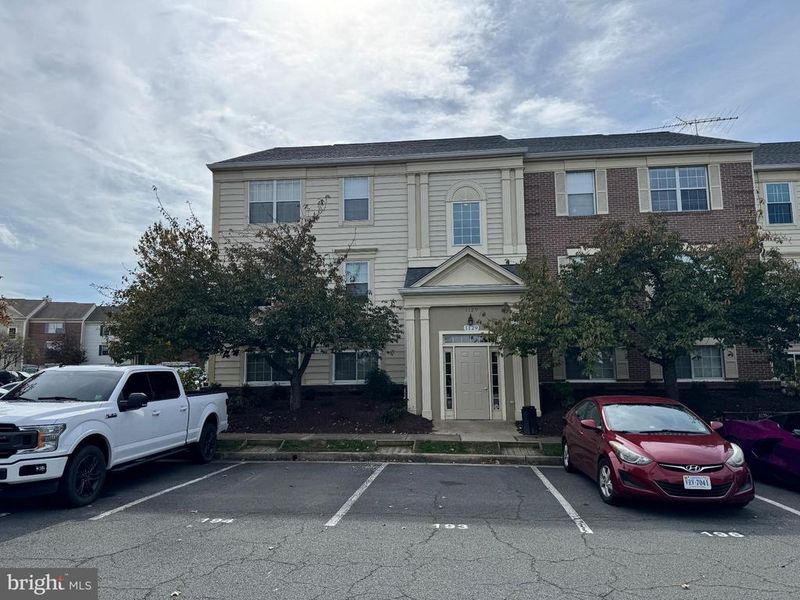 1129 Huntmaster Ter NE #301, Leesburg, VA 20176