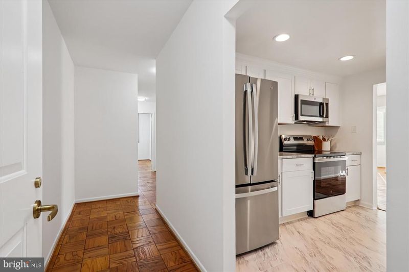 4601 N Park Ave N #604, Chevy Chase, MD 20815