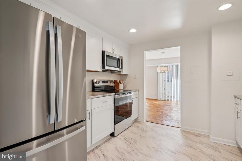 4601 N Park Ave N #604, Chevy Chase, MD 20815