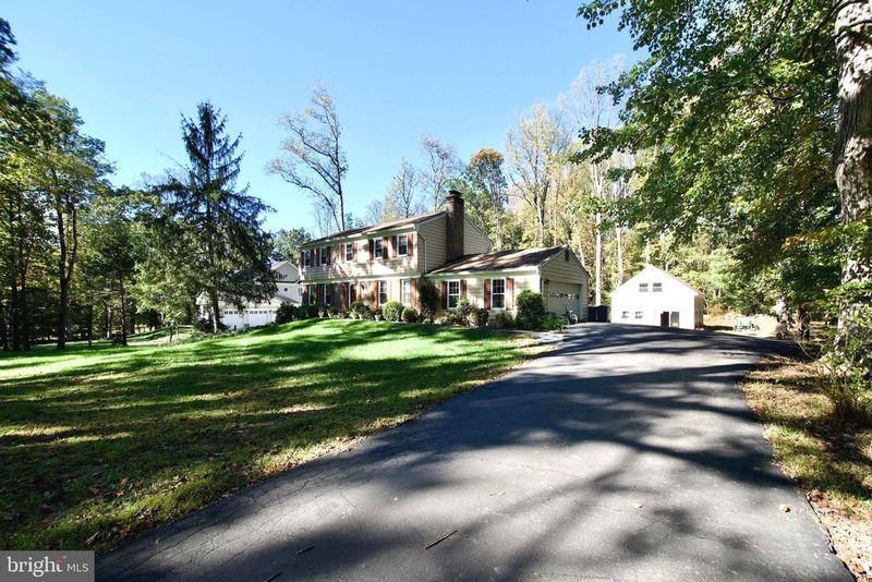 10206 Carol St, Great Falls, VA 22066
