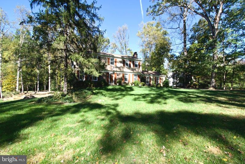 10206 Carol St, Great Falls, VA 22066
