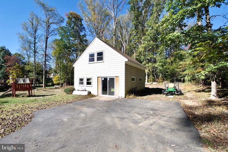 10206 Carol St, Great Falls, VA 22066