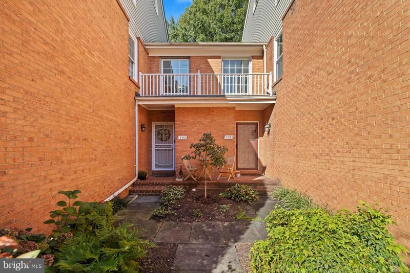 1792 Duffield Ln, Alexandria, VA 22307