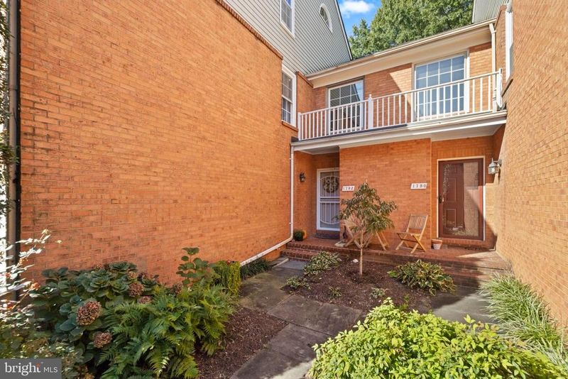 1792 Duffield Ln, Alexandria, VA 22307