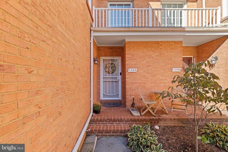 1792 Duffield Ln, Alexandria, VA 22307