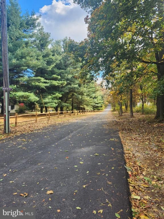 58 Mountaintop Rd, Cascade, MD 21719