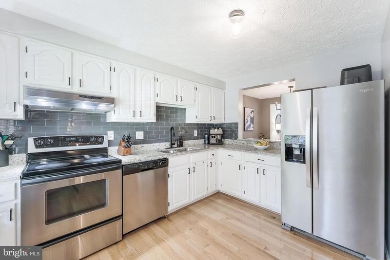 2903 Bridgehampton Ct, Falls Church, VA 22042