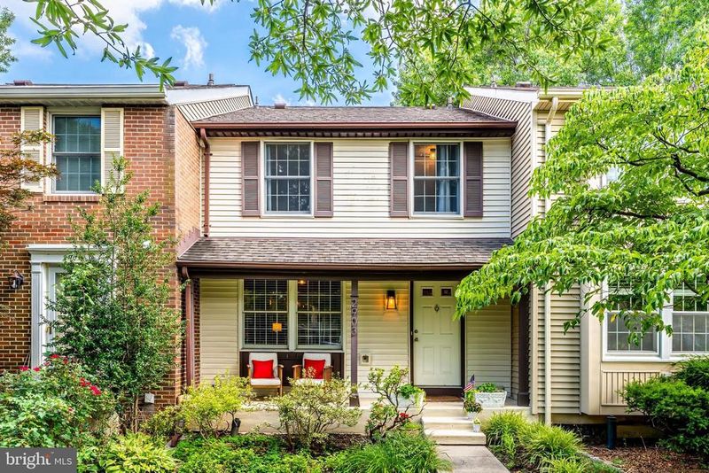 2903 Bridgehampton Ct, Falls Church, VA 22042