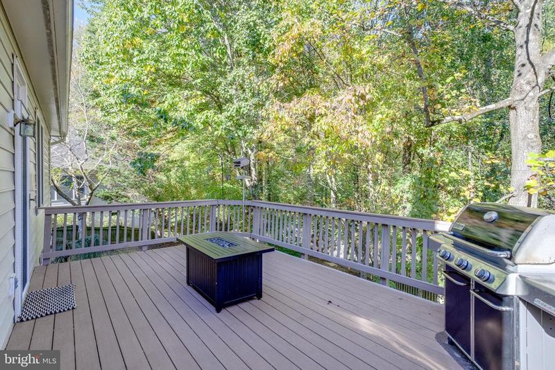 9370 Colbert Ct, Fairfax, VA 22032