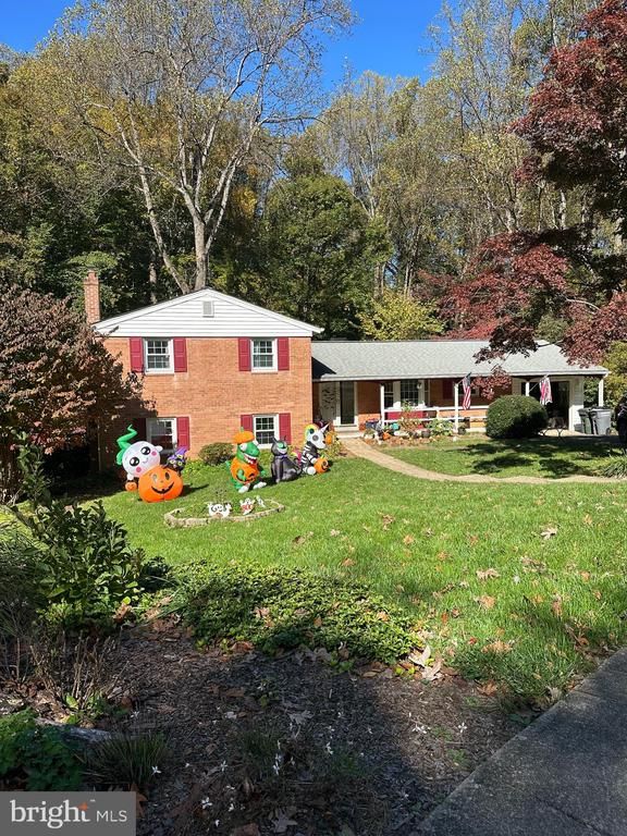 8952 Falling Creek Ct, Annandale, VA 22003