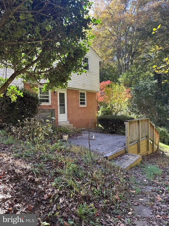 8952 Falling Creek Ct, Annandale, VA 22003