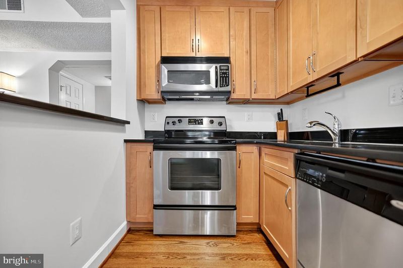 500 N Bashford Ln #3321, Alexandria, VA 22314
