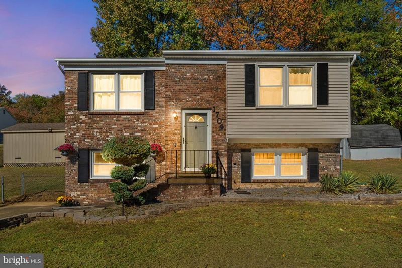 1704 Dania Dr, Fort Washington, MD 20744
