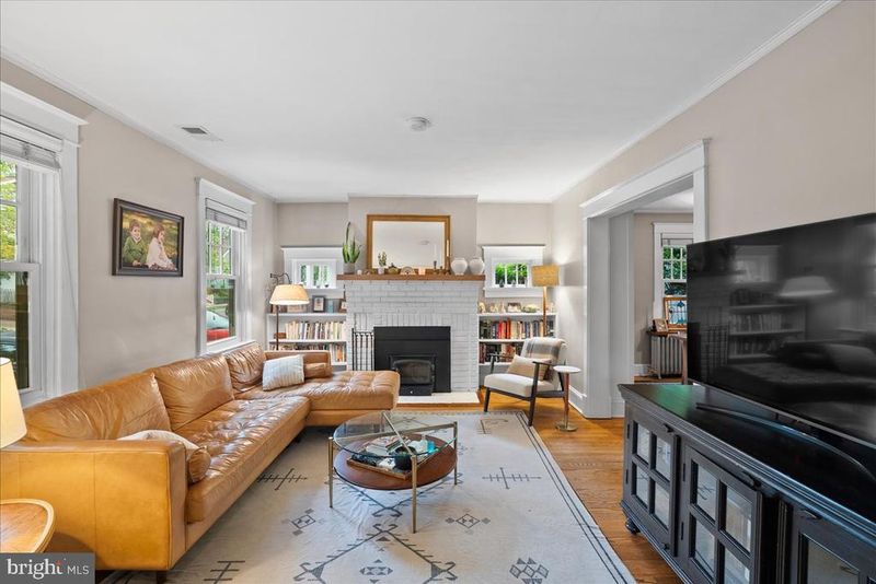 23 E Walnut St E, Alexandria, VA 22301