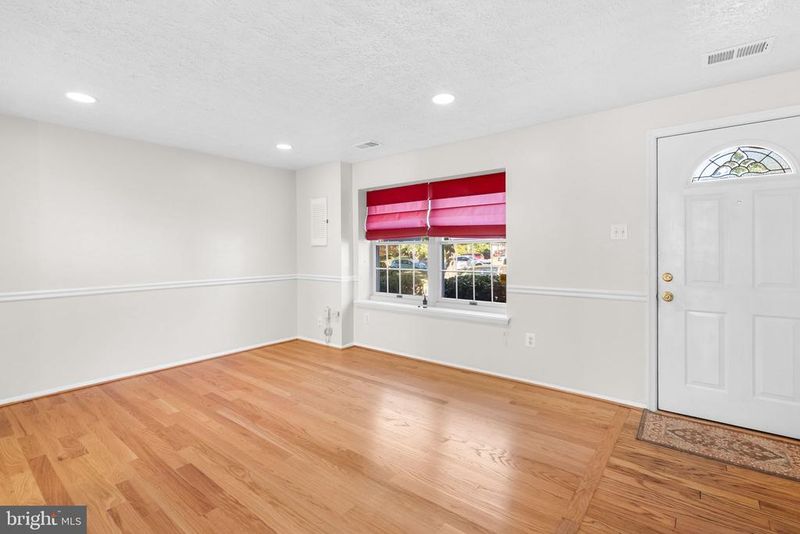 6 Valley Park Ct, Damascus, MD 20872
