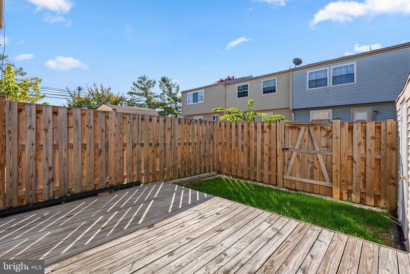 6 Valley Park Ct, Damascus, MD 20872