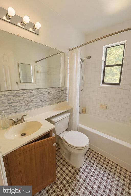 4725 1st St SW #303, Washington, DC 20032