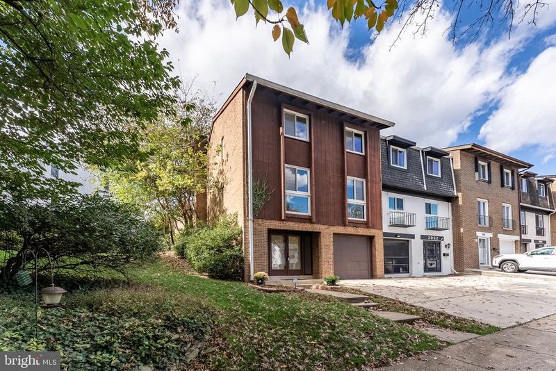 3054 Mission Square Dr, Fairfax, VA 22031