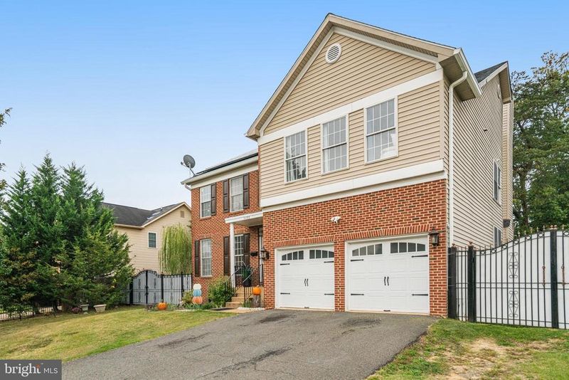 3444 Washington Dr, Falls Church, VA 22041