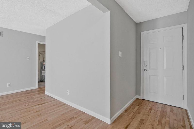 1106 Huntmaster Ter NE #202, Leesburg, VA 20176