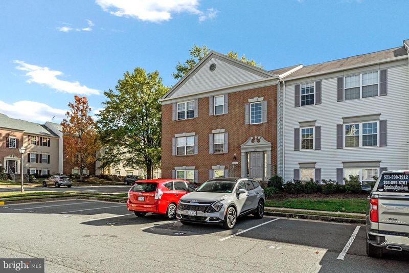 1106 Huntmaster Ter NE #202, Leesburg, VA 20176