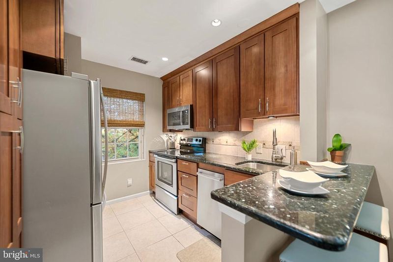 1403 E Abingdon Dr #6, Alexandria, VA 22314