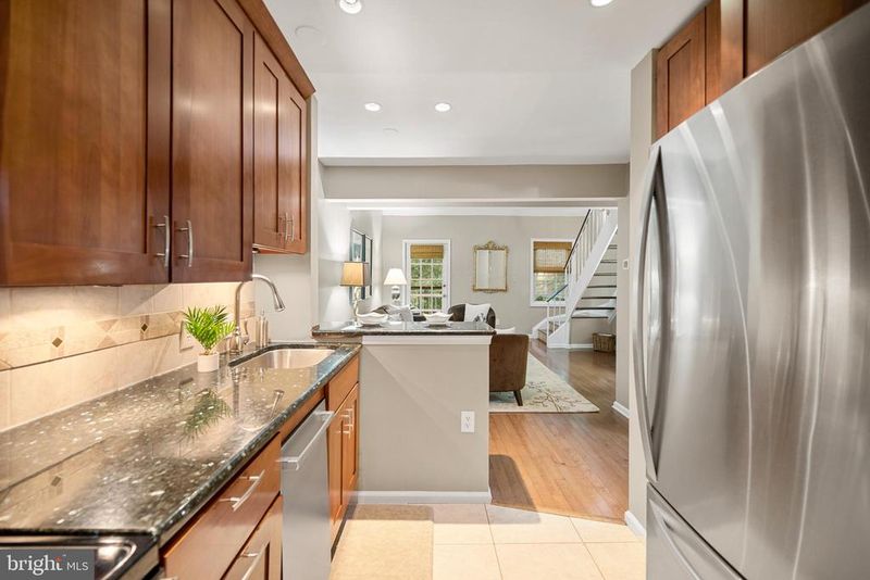 1403 E Abingdon Dr #6, Alexandria, VA 22314