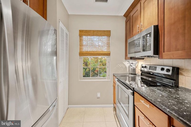 1403 E Abingdon Dr #6, Alexandria, VA 22314