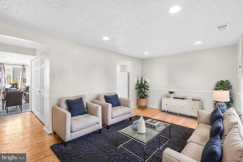 6 Valley Park Ct, Damascus, MD 20872