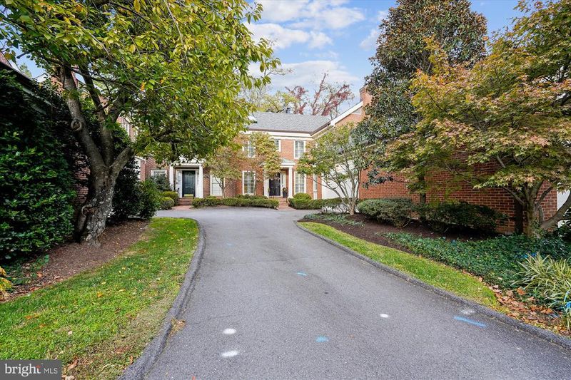 7252 Evans Mill Rd, Mclean, VA 22101
