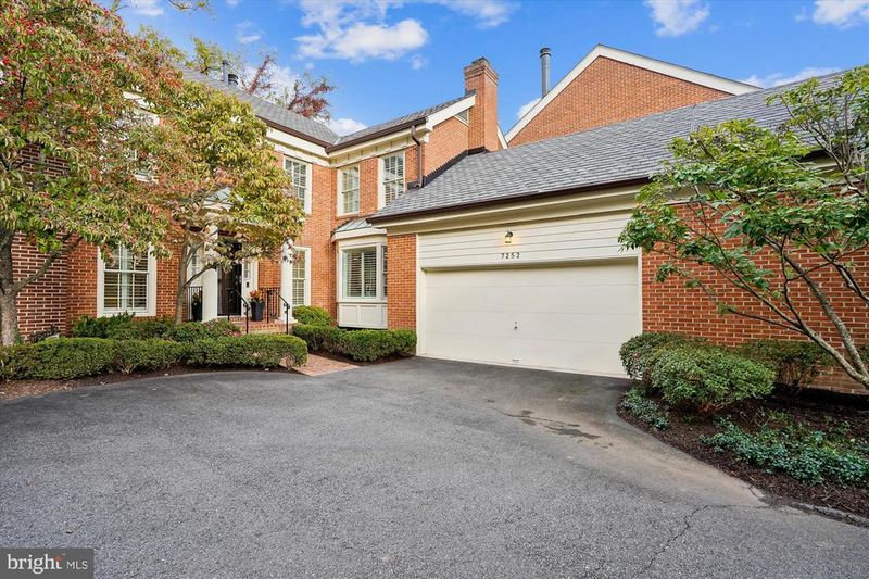 7252 Evans Mill Rd, Mclean, VA 22101