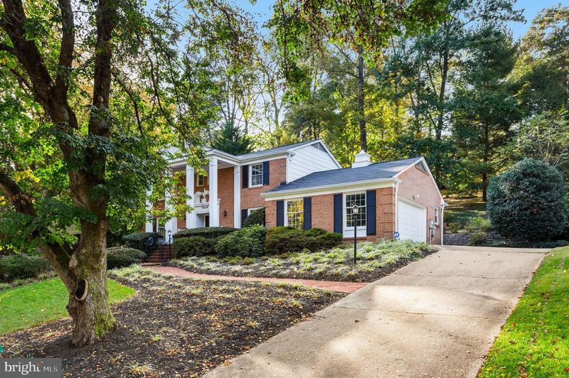 7404 Rippon Rd, Alexandria, VA 22307