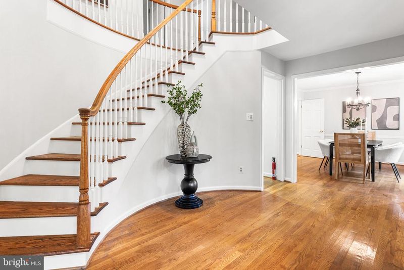 7404 Rippon Rd, Alexandria, VA 22307