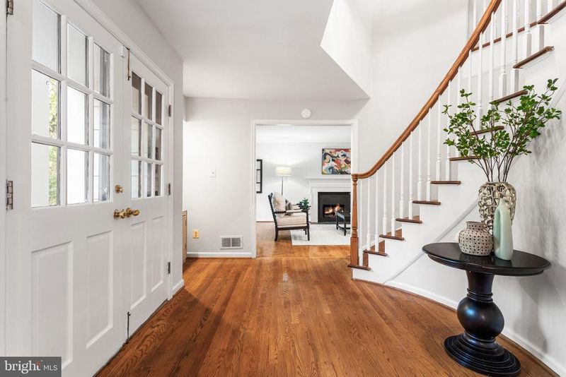 7404 Rippon Rd, Alexandria, VA 22307