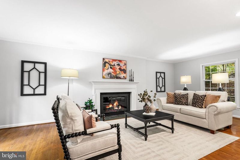 7404 Rippon Rd, Alexandria, VA 22307