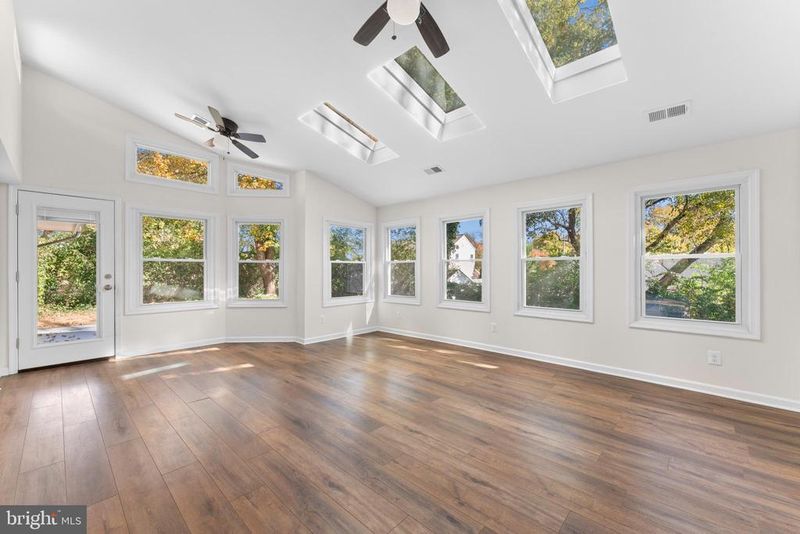 4005 Braddock Rd, Alexandria, VA 22312