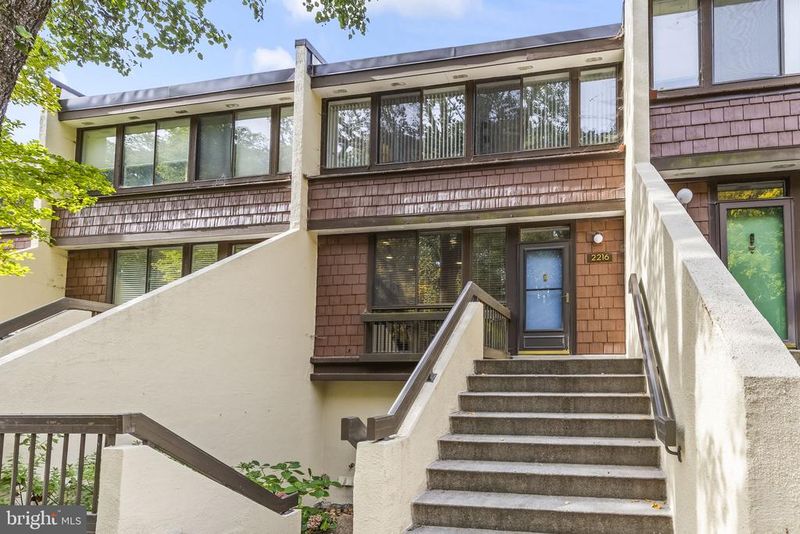 2216 S Quincy St #2, Arlington, VA 22204