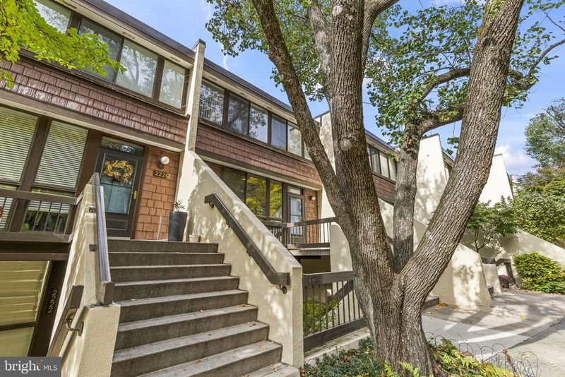 2216 S Quincy St #2, Arlington, VA 22204