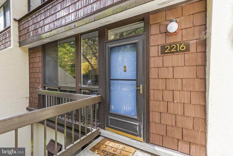 2216 S Quincy St #2, Arlington, VA 22204