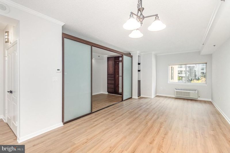 1211 S Eads St #307, Arlington, VA 22202