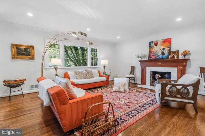 2339 Barbour Rd, Falls Church, VA 22043