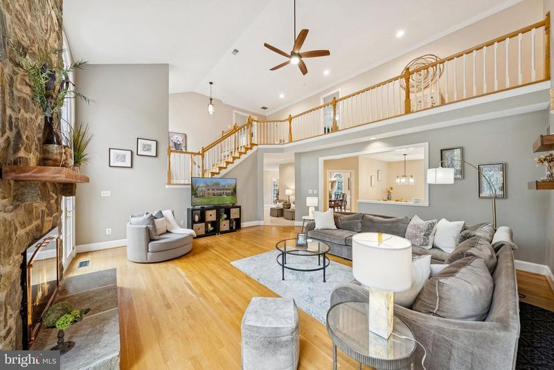 903 Winstead St, Great Falls, VA 22066