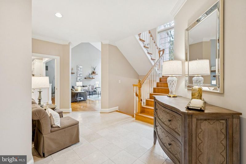 903 Winstead St, Great Falls, VA 22066