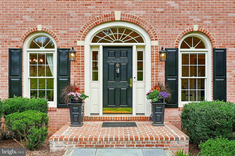 903 Winstead St, Great Falls, VA 22066