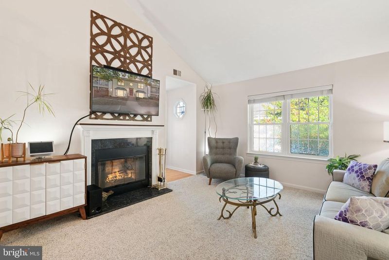 6111 Essex House Sq #B, Alexandria, VA 22310