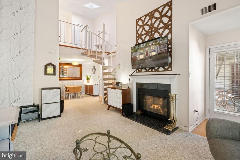 6111 Essex House Sq #B, Alexandria, VA 22310