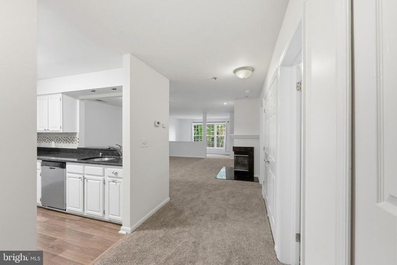 240 S Reynolds St #306, Alexandria, VA 22304